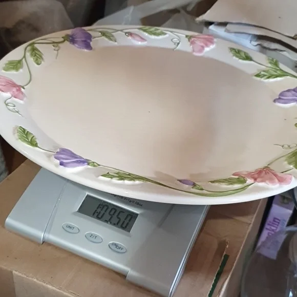 Vintage floral cake serving plates 3 piece set - Picture 10 of 13